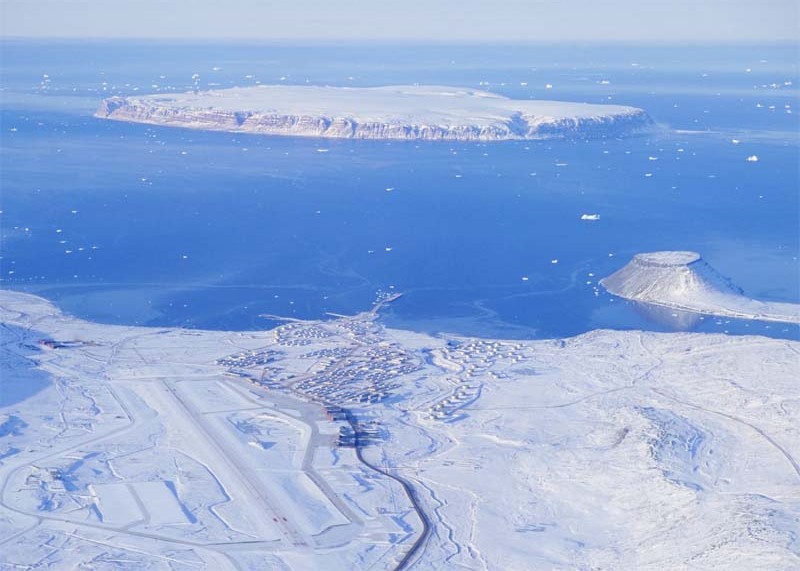 Revue d’avril : Pituffik Space Base, Conseil de l’Arctique, plan de réduction de la dépendance des îles&nbsp;Féroé